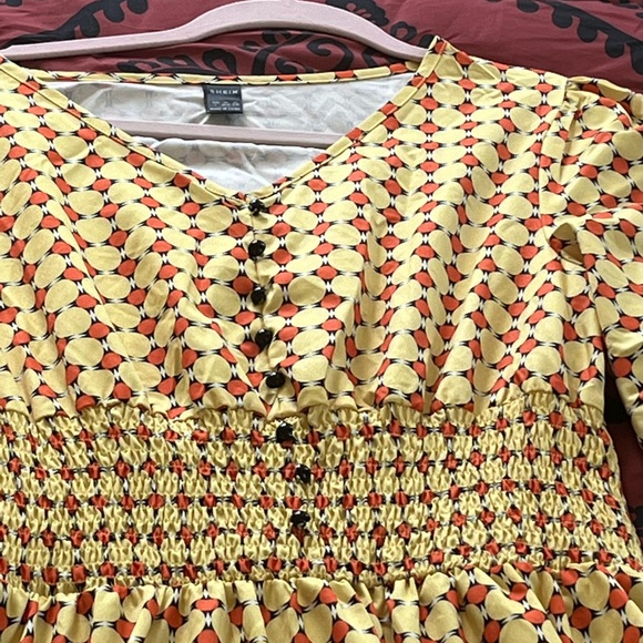 Beautiful sunny dress - Picture 2 of 5